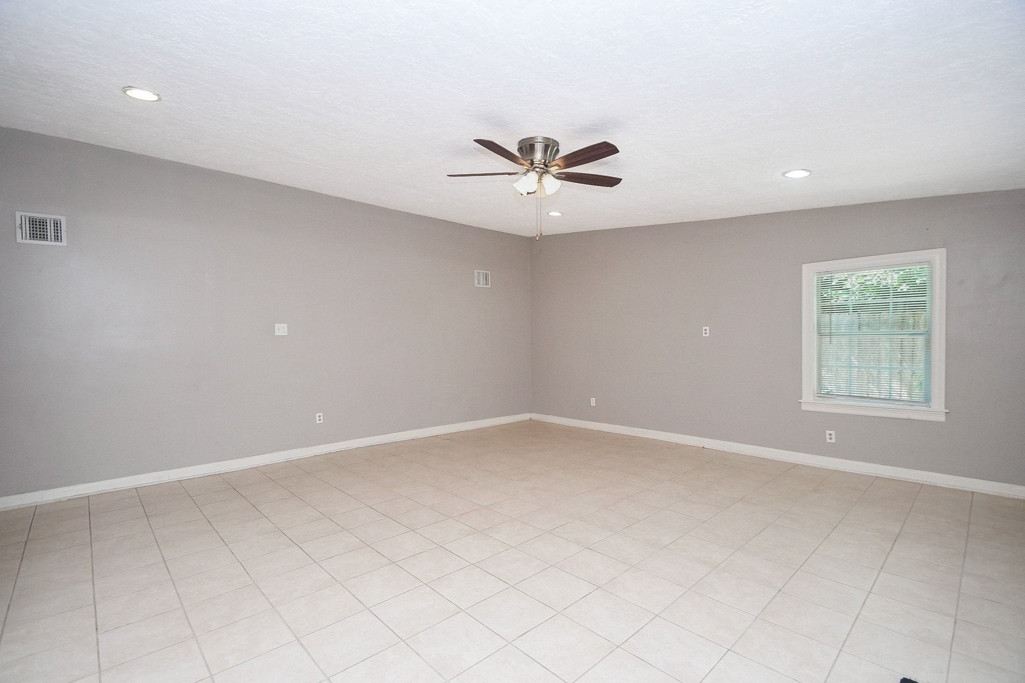 1231 Hopper Road Houston, TX 77037 - Photo 11 of 18 Gallery Image 11