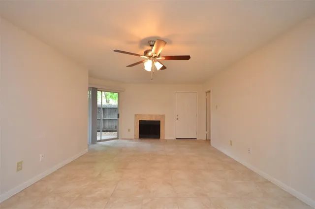 $1,145 | 9797 Leawood Boulevard, Unit 901, Houston, TX 77099