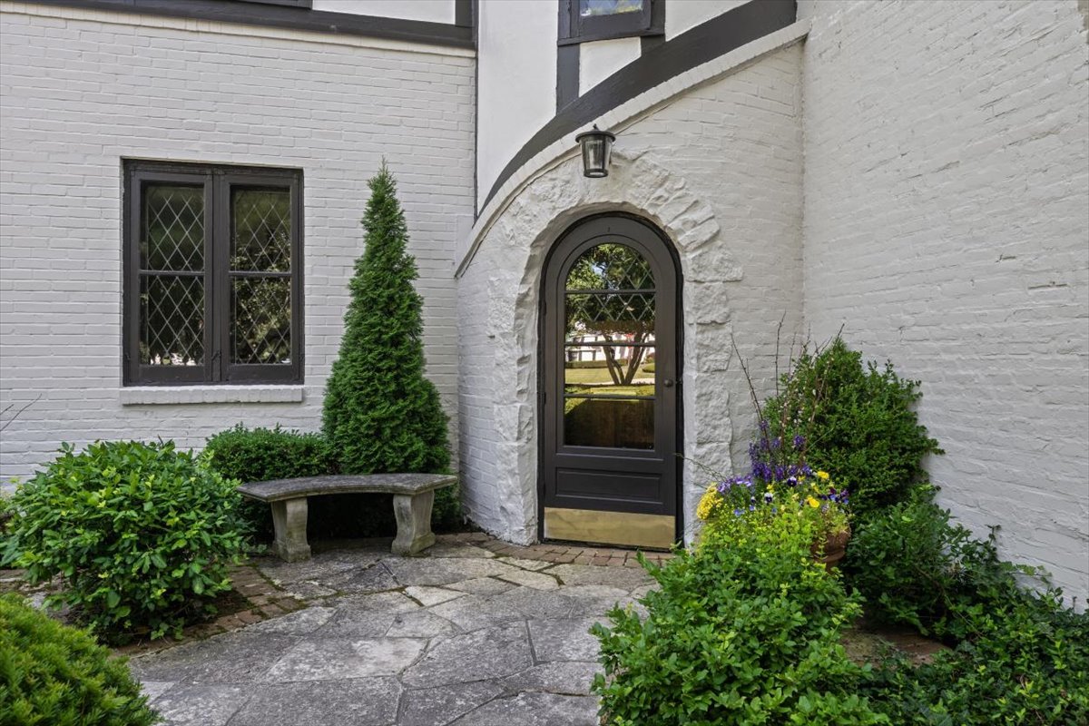 1137 Locust Road Wilmette, IL 60091 - Photo 3 of 63 Gallery Image 3