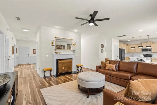 $525,000 | 14706 Metaghan Court, Charlotte, NC 28278