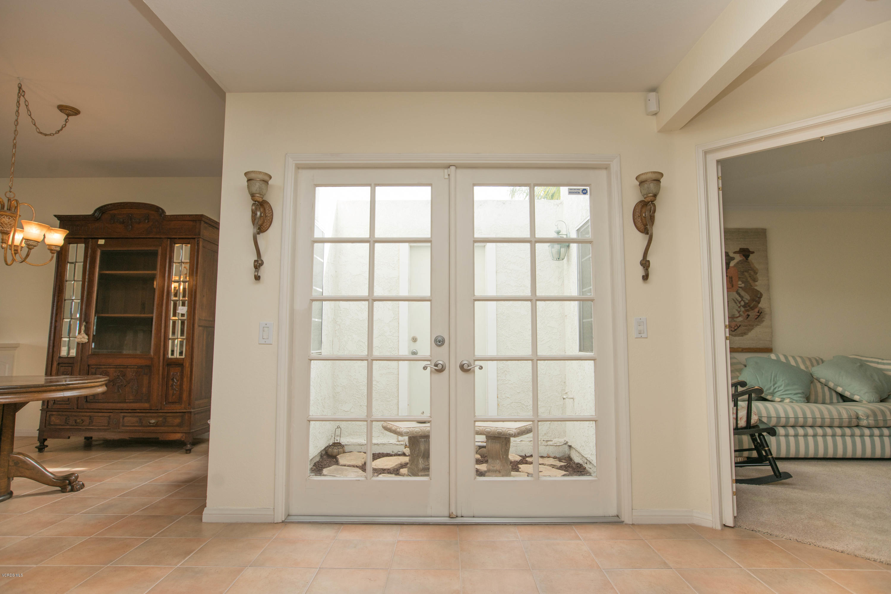 2253 Bermuda Dunes Place Oxnard, CA 93036 - Photo 5 of 29 DSC09429