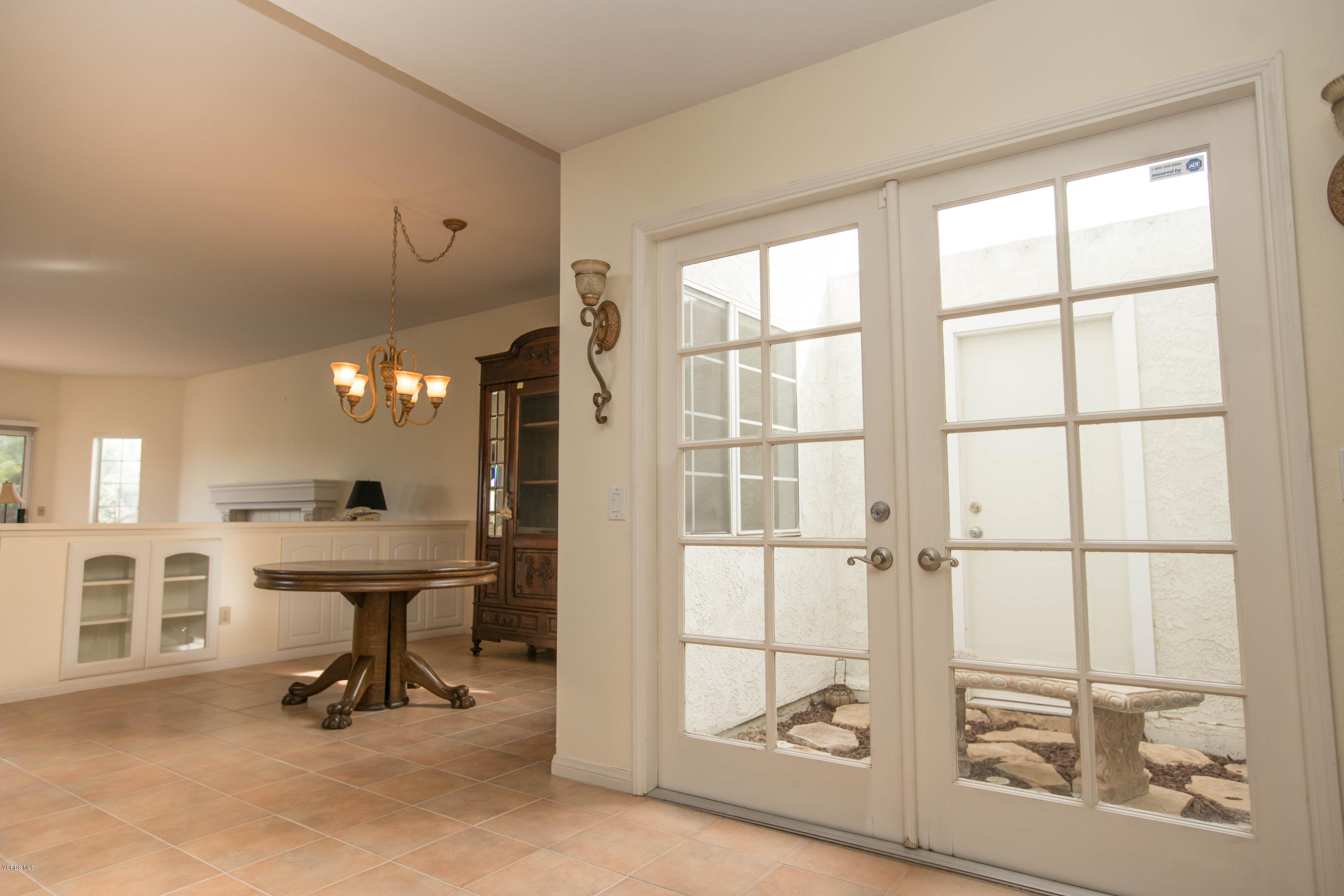 2253 Bermuda Dunes Place Oxnard, CA 93036 - Photo 6 of 29 DSC09402