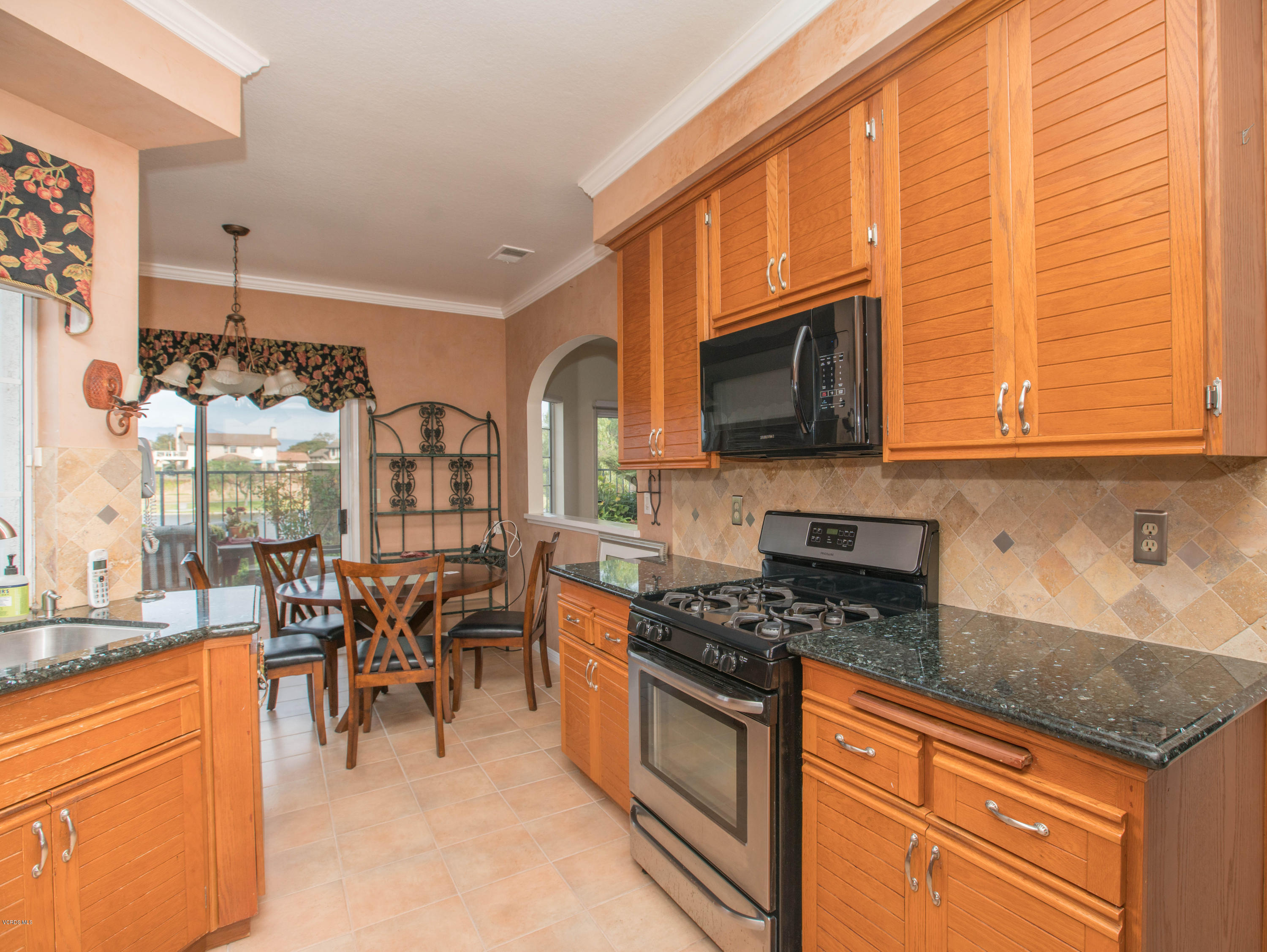 2253 Bermuda Dunes Place Oxnard, CA 93036 - Photo 10 of 29 DSC09543