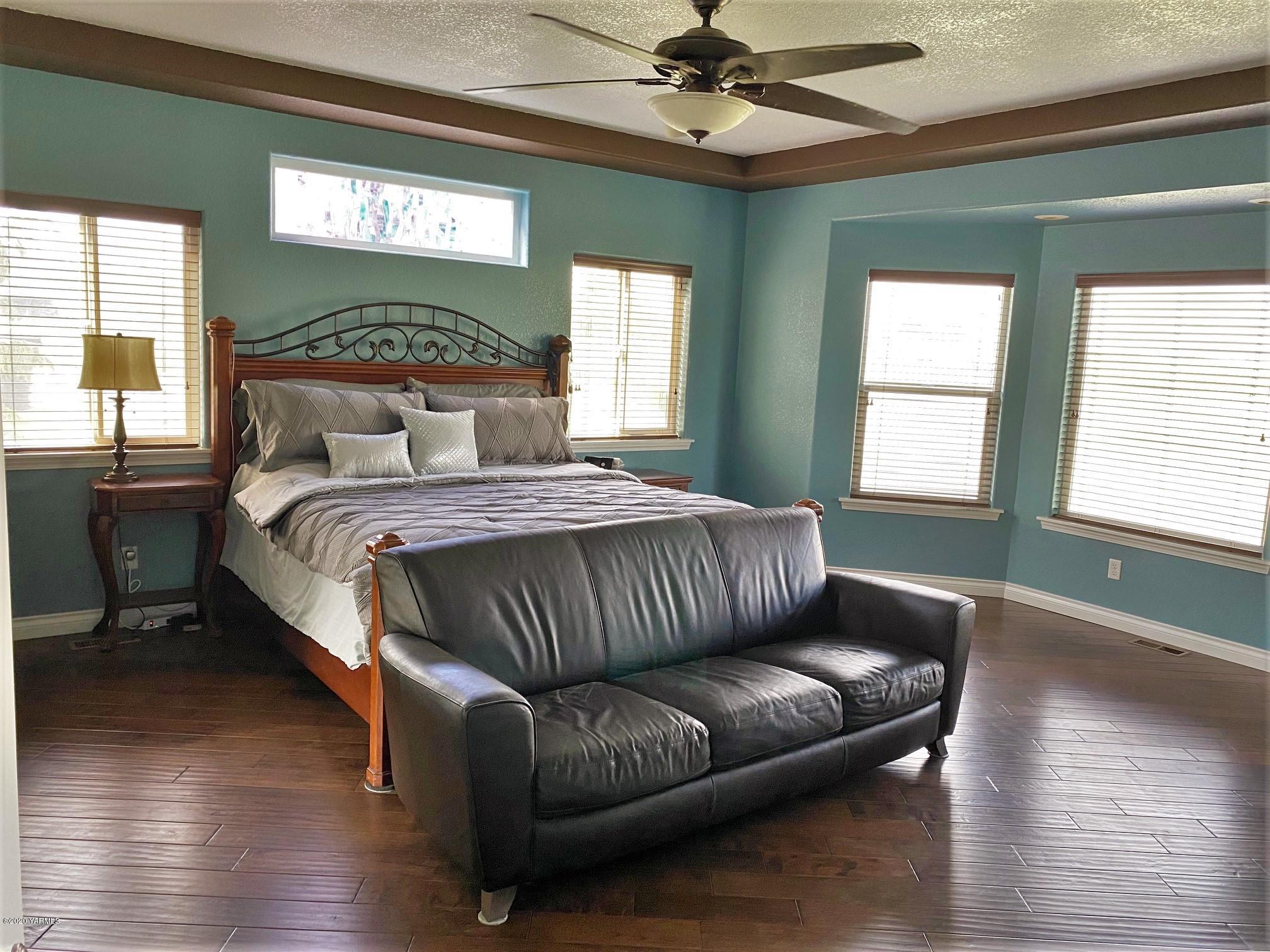 3365 Waneta Road Grandview, WA 98930 - Photo 21 of 35 a bedroom with a bed couch and window