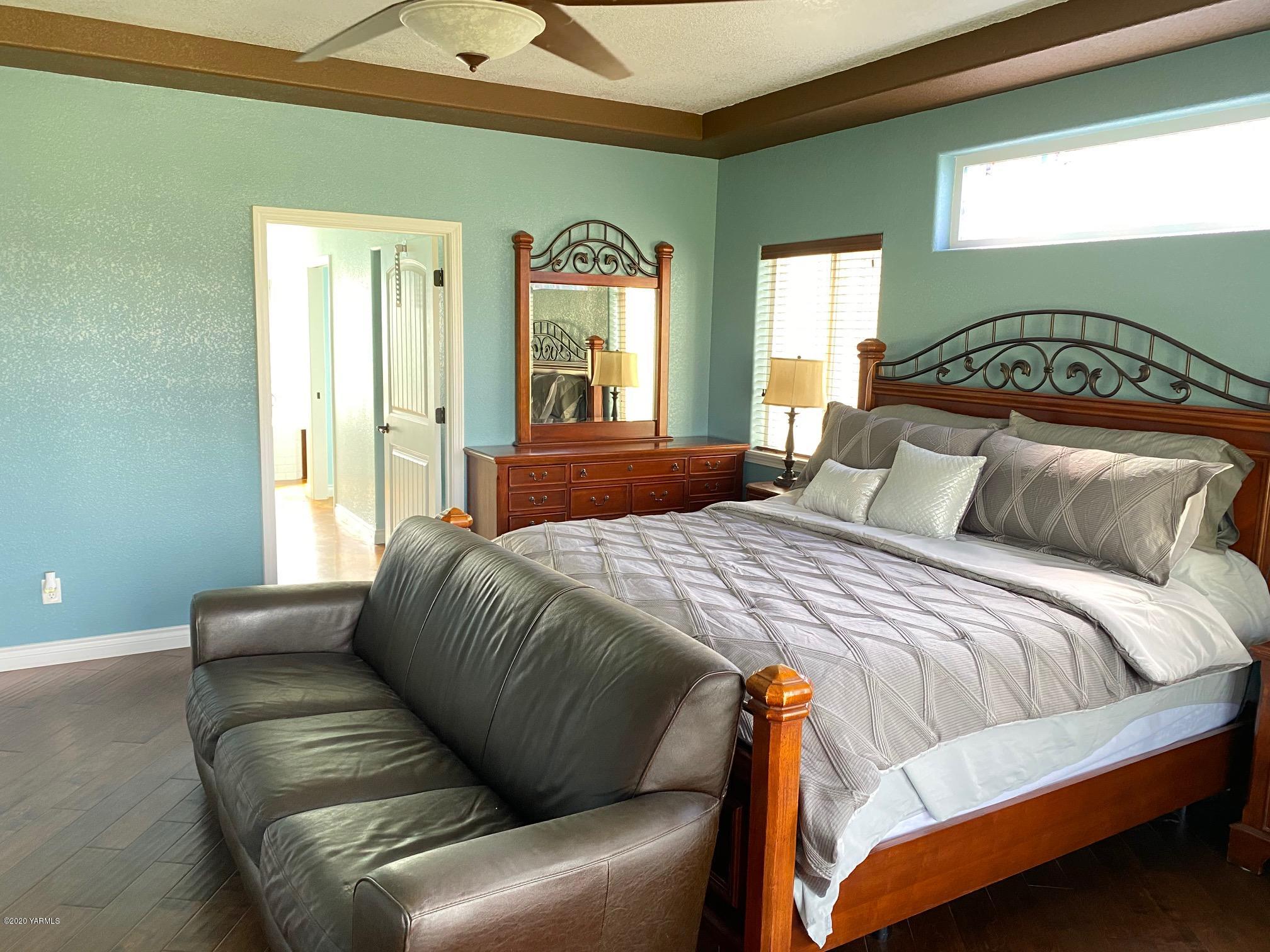 3365 Waneta Road Grandview, WA 98930 - Photo 22 of 35 a bedroom with a bed and window