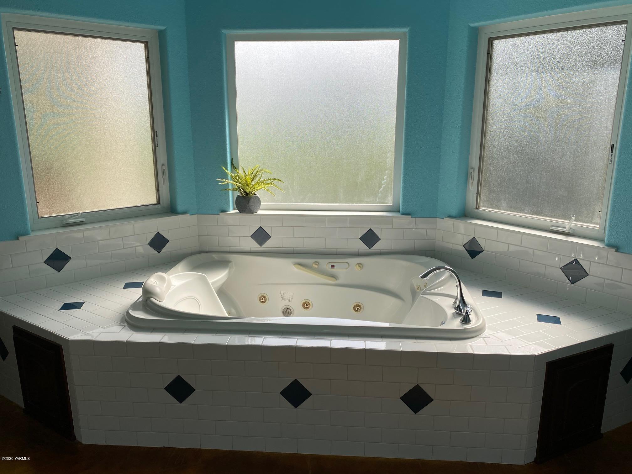 3365 Waneta Road Grandview, WA 98930 - Photo 26 of 35 a bathroom with a sink and a mirror
