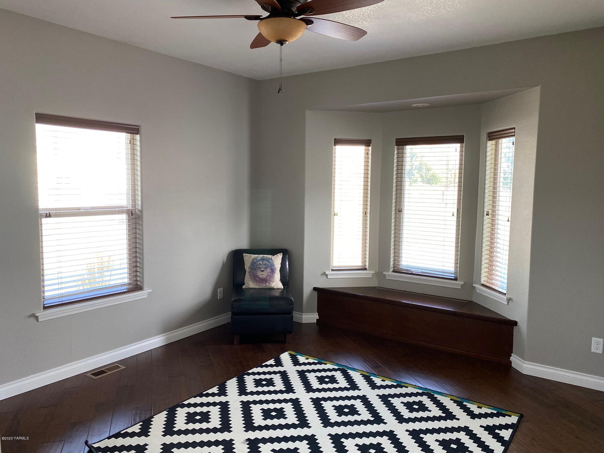 3365 Waneta Road Grandview, WA 98930 - Photo 31 of 35 wooden floor in an empty room with a window