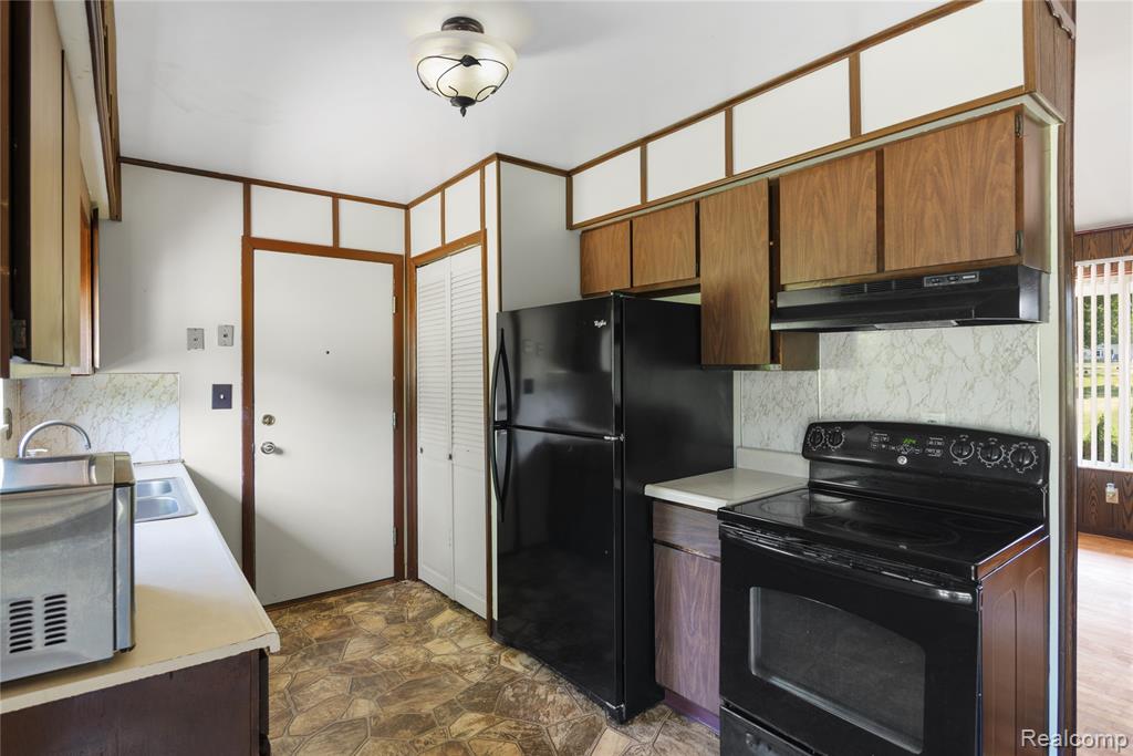 3499 East Carpenter Road Flint, MI 48506 - Photo 13 of 24 Gallery Image 13