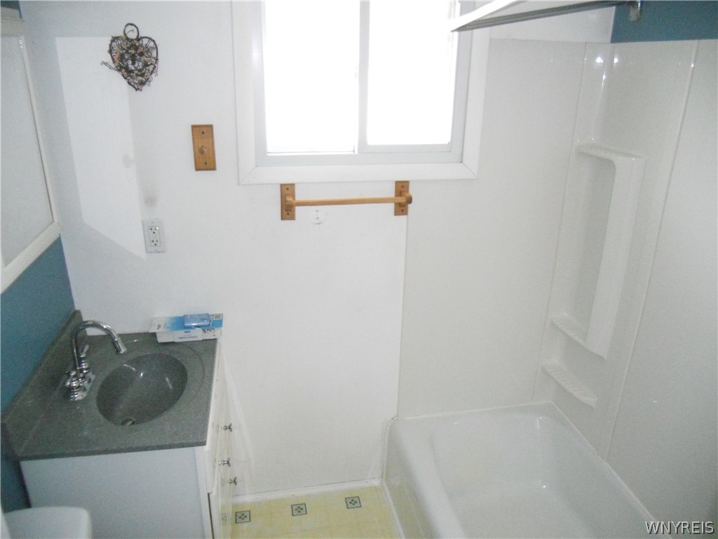 7041 Maple Road Alabama, NY 14013 - Photo 18 of 50 Upstairs full bathroom