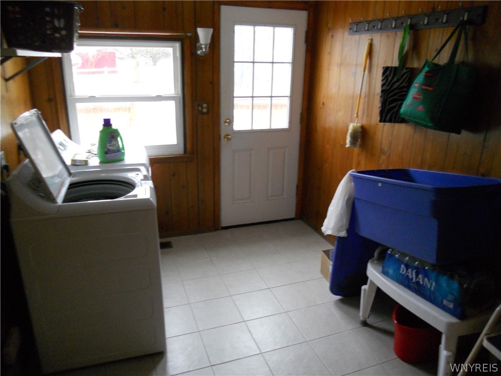 7041 Maple Road Alabama, NY 14013 - Photo 21 of 50 Mud/Laundry room off back deck