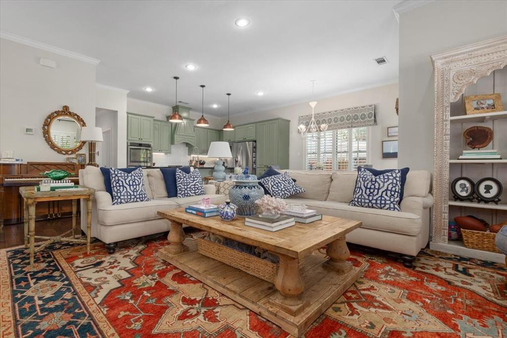 708 Northwood Road Fort Worth, TX 76107 - Photo 7 of 40