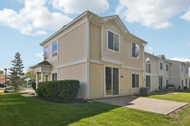 $295,000 | 780 Mesa Drive, Unit 780, Elgin, IL 60123