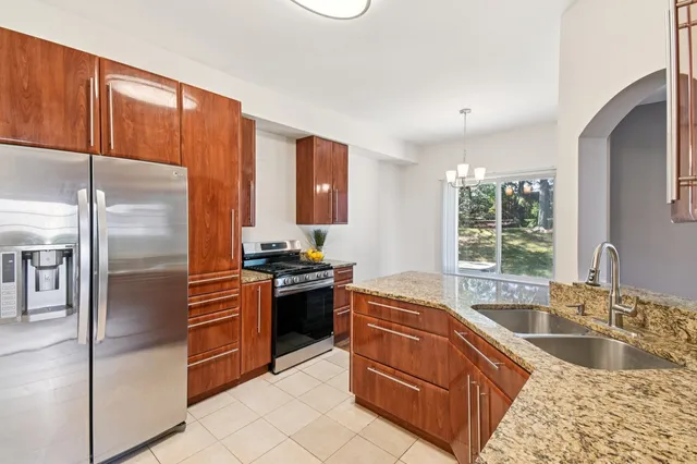 $295,000 | 780 Mesa Drive, Unit 780, Elgin, IL 60123