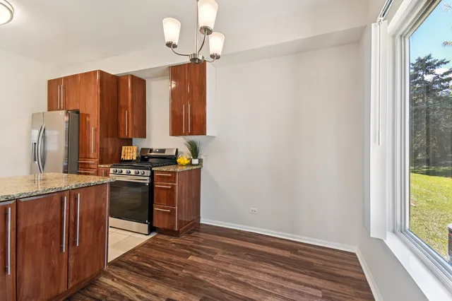 $295,000 | 780 Mesa Drive, Unit 780, Elgin, IL 60123