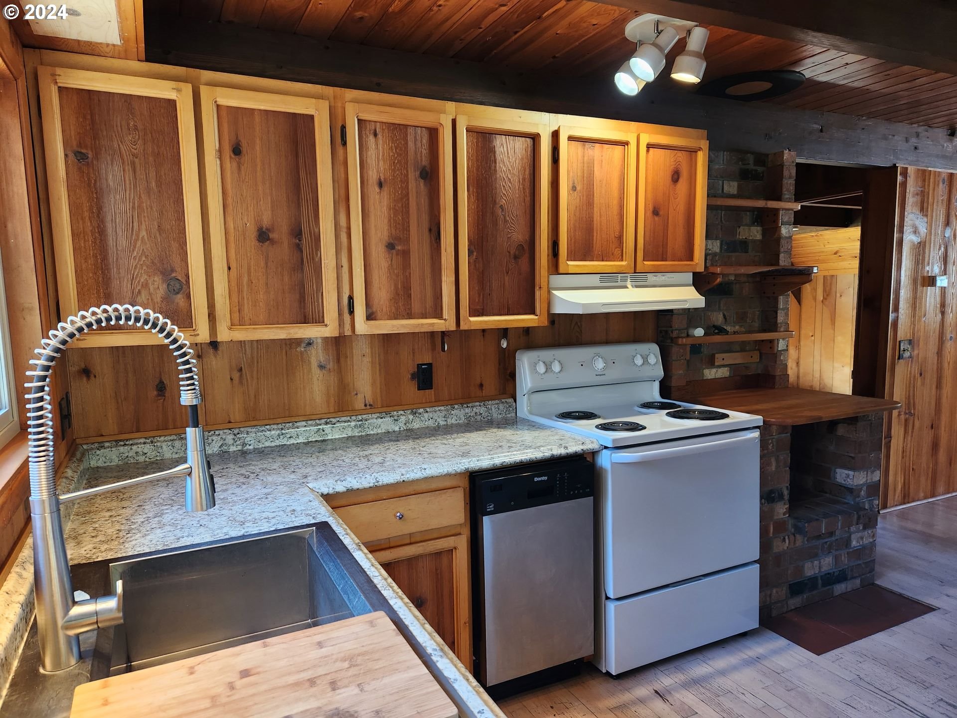 28230 Mateer Road Gold Beach, OR 97444 - Photo 12 of 40 Kitchen