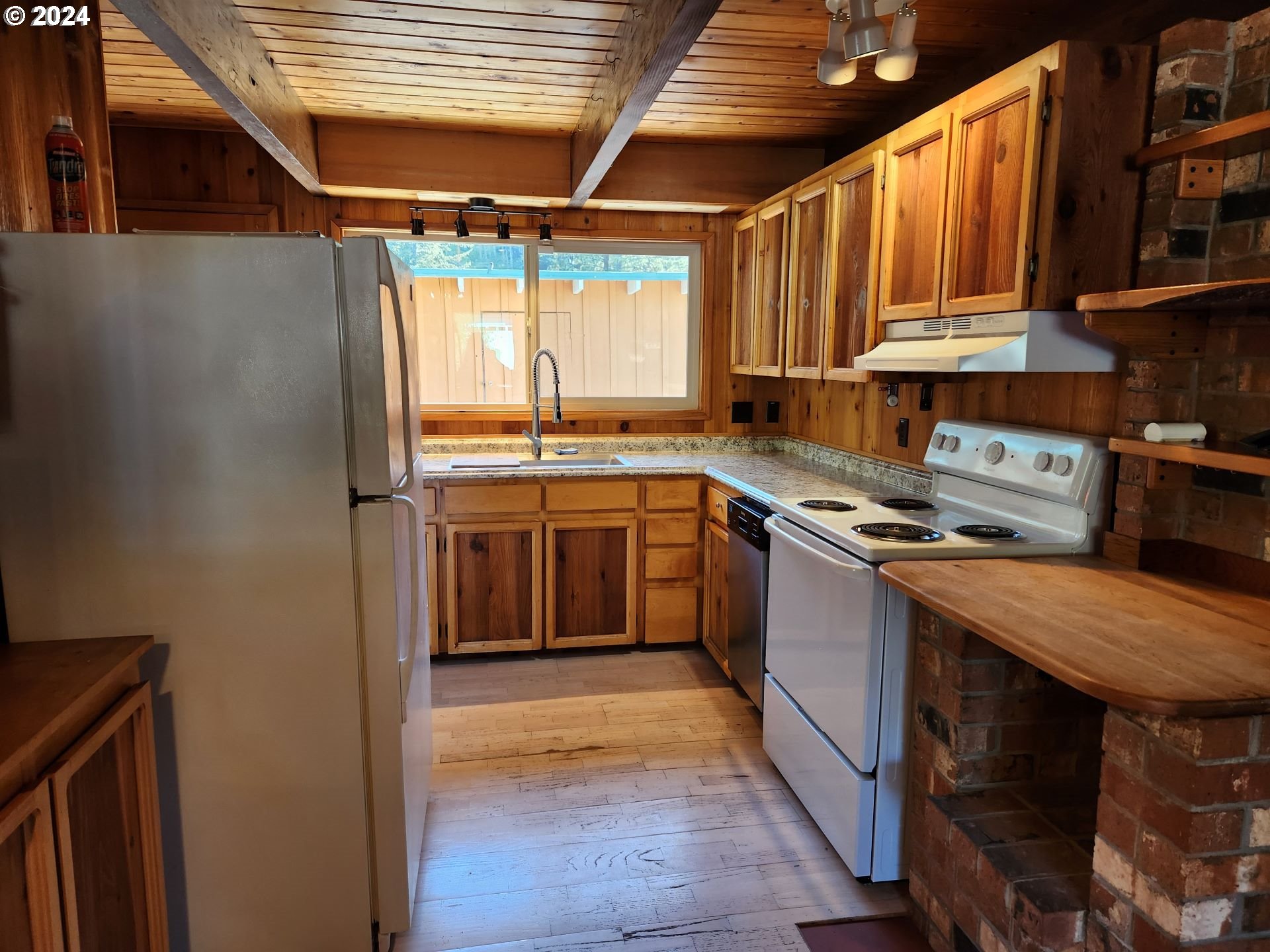 28230 Mateer Road Gold Beach, OR 97444 - Photo 13 of 40 Kitchen