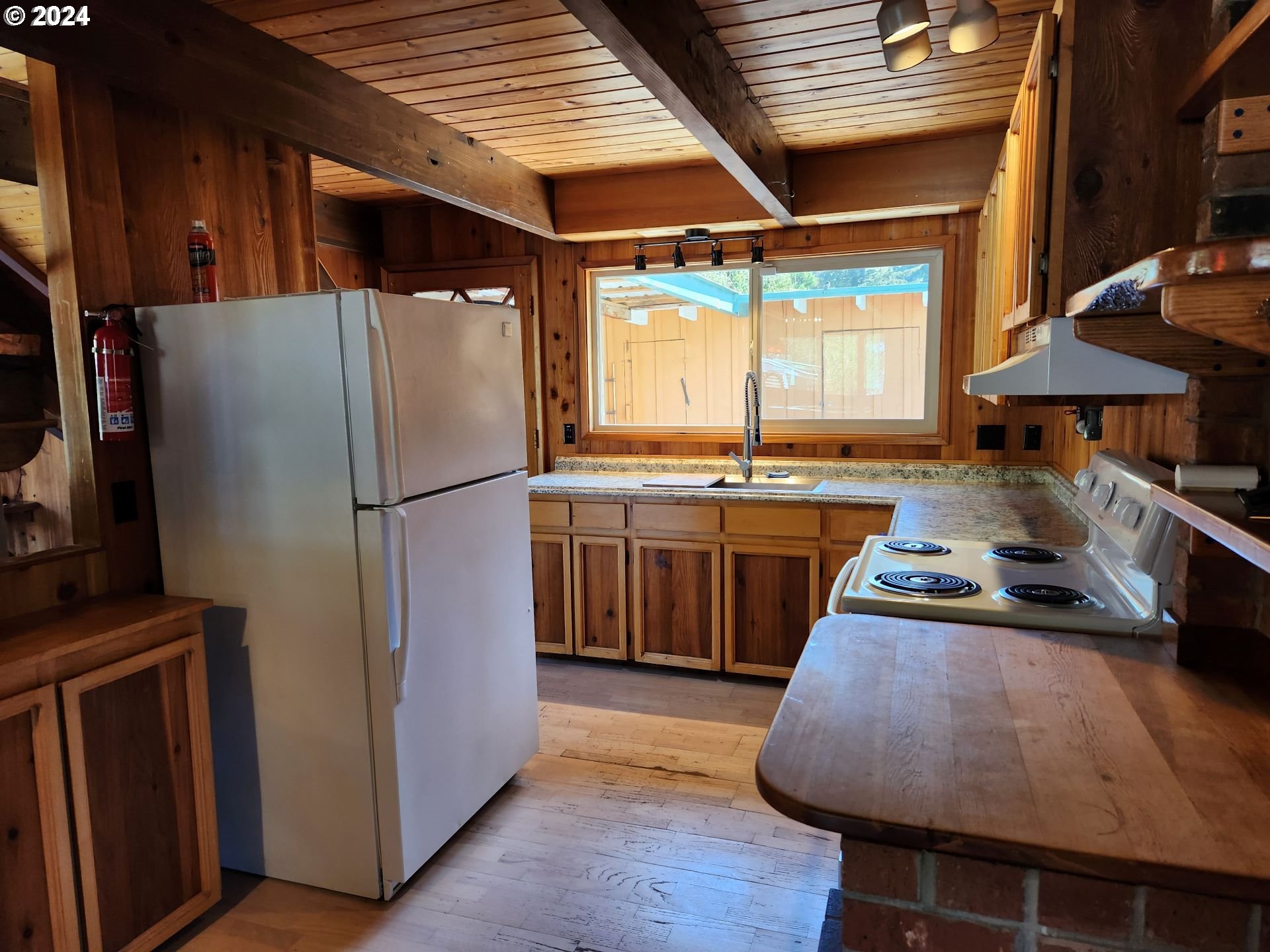 28230 Mateer Road Gold Beach, OR 97444 - Photo 14 of 40 Kitchen