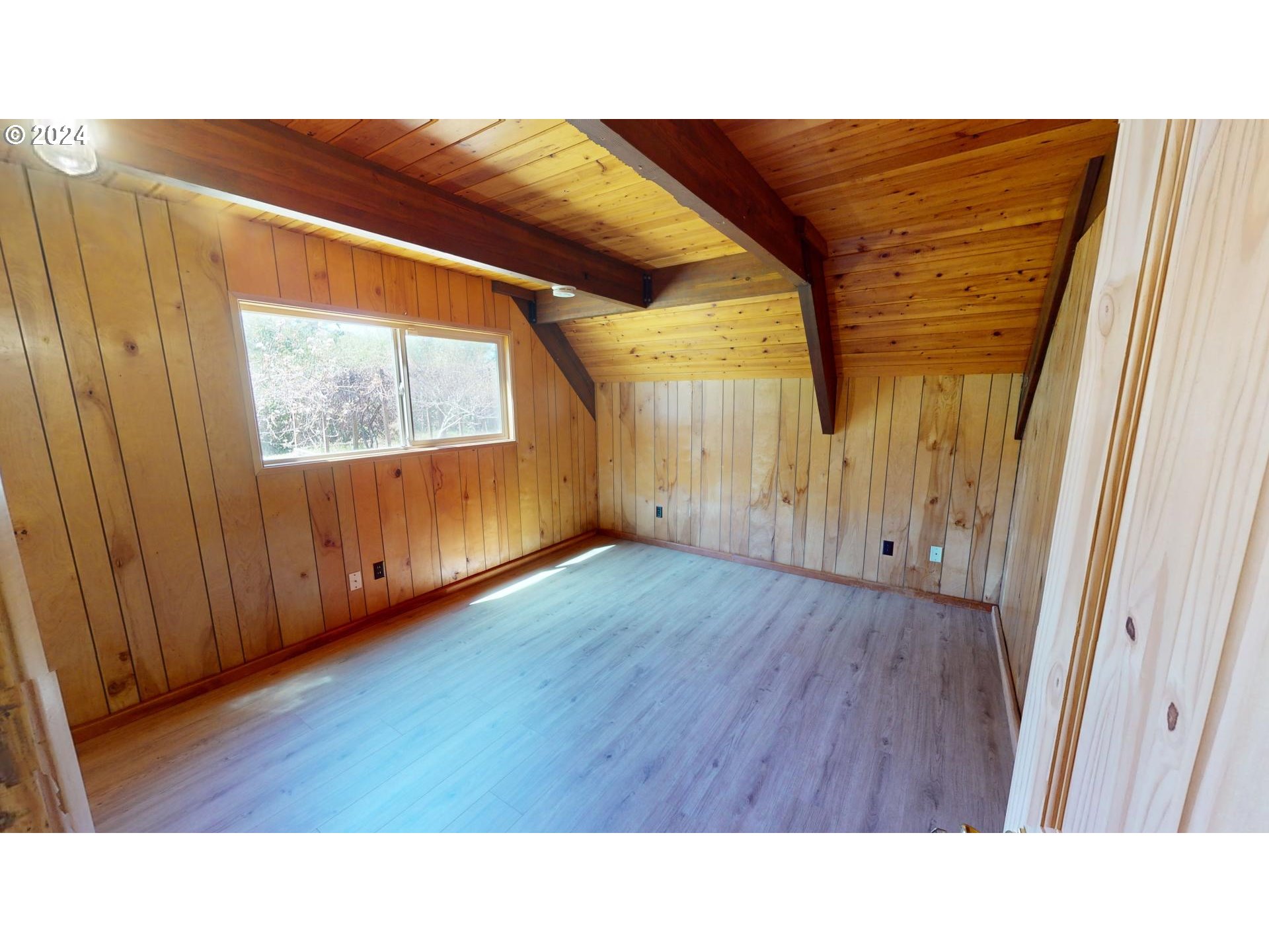 28230 Mateer Road Gold Beach, OR 97444 - Photo 15 of 40 Bedroom
