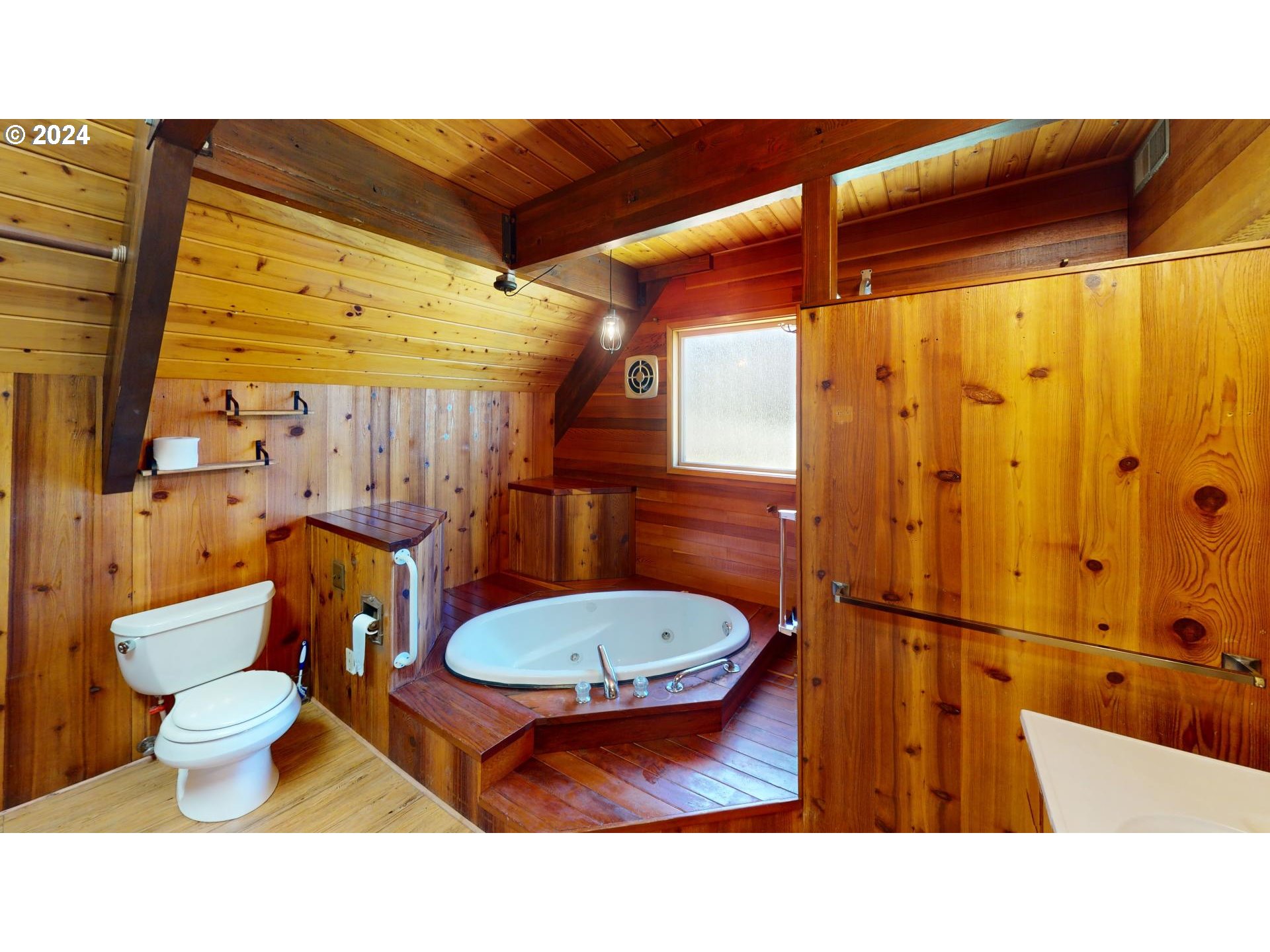 28230 Mateer Road Gold Beach, OR 97444 - Photo 17 of 40 Bathroom