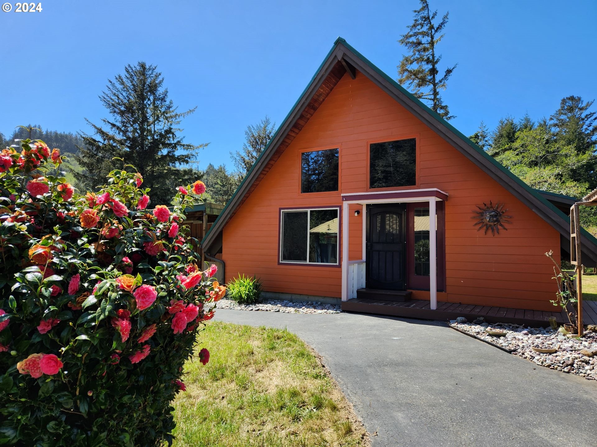 28230 Mateer Road Gold Beach, OR 97444 - Photo 2 of 40