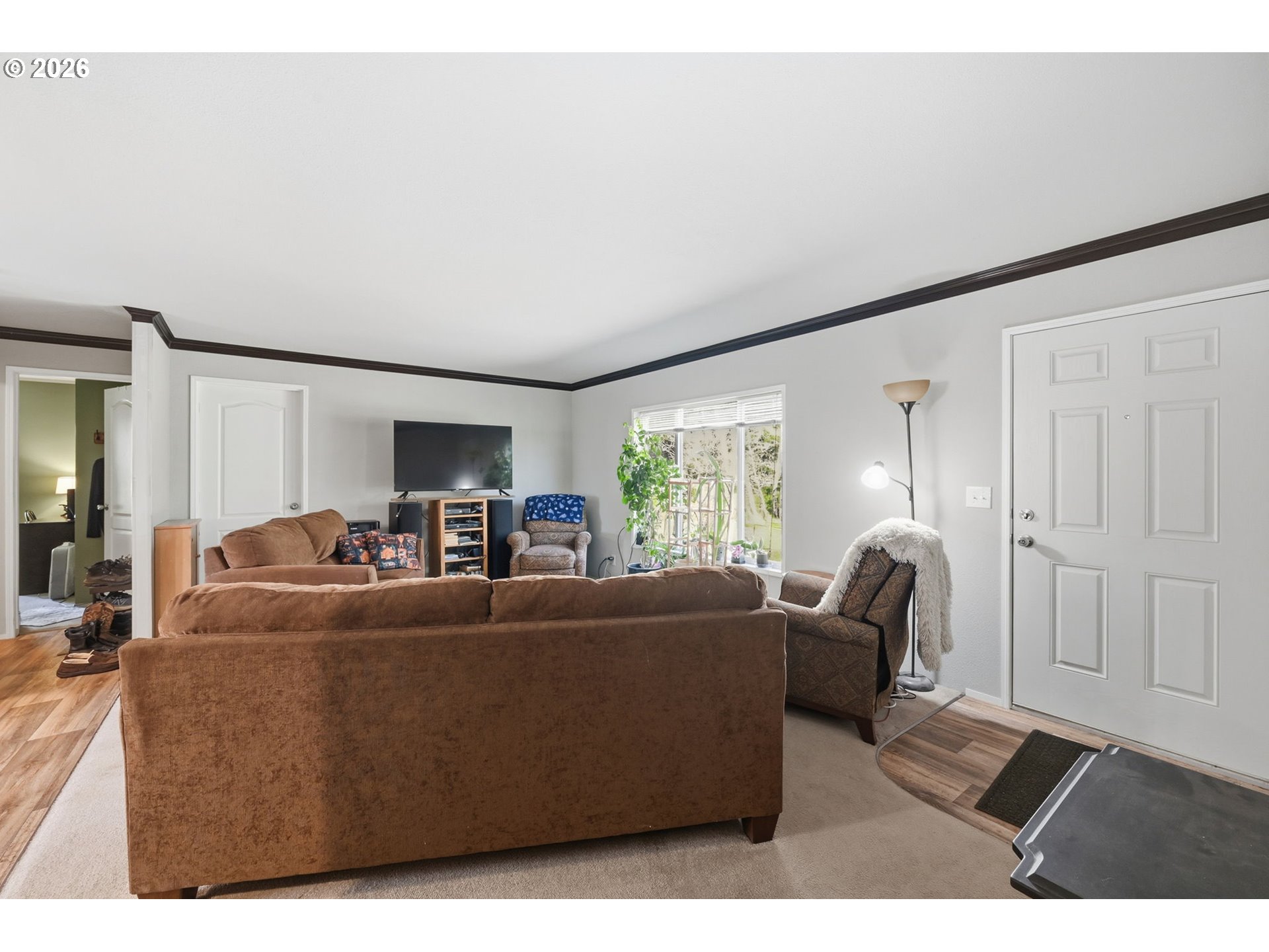 76113 Fish Hatchery Road Oakridge, OR 97463 - Photo 9 of 48 Living Room/Entrance