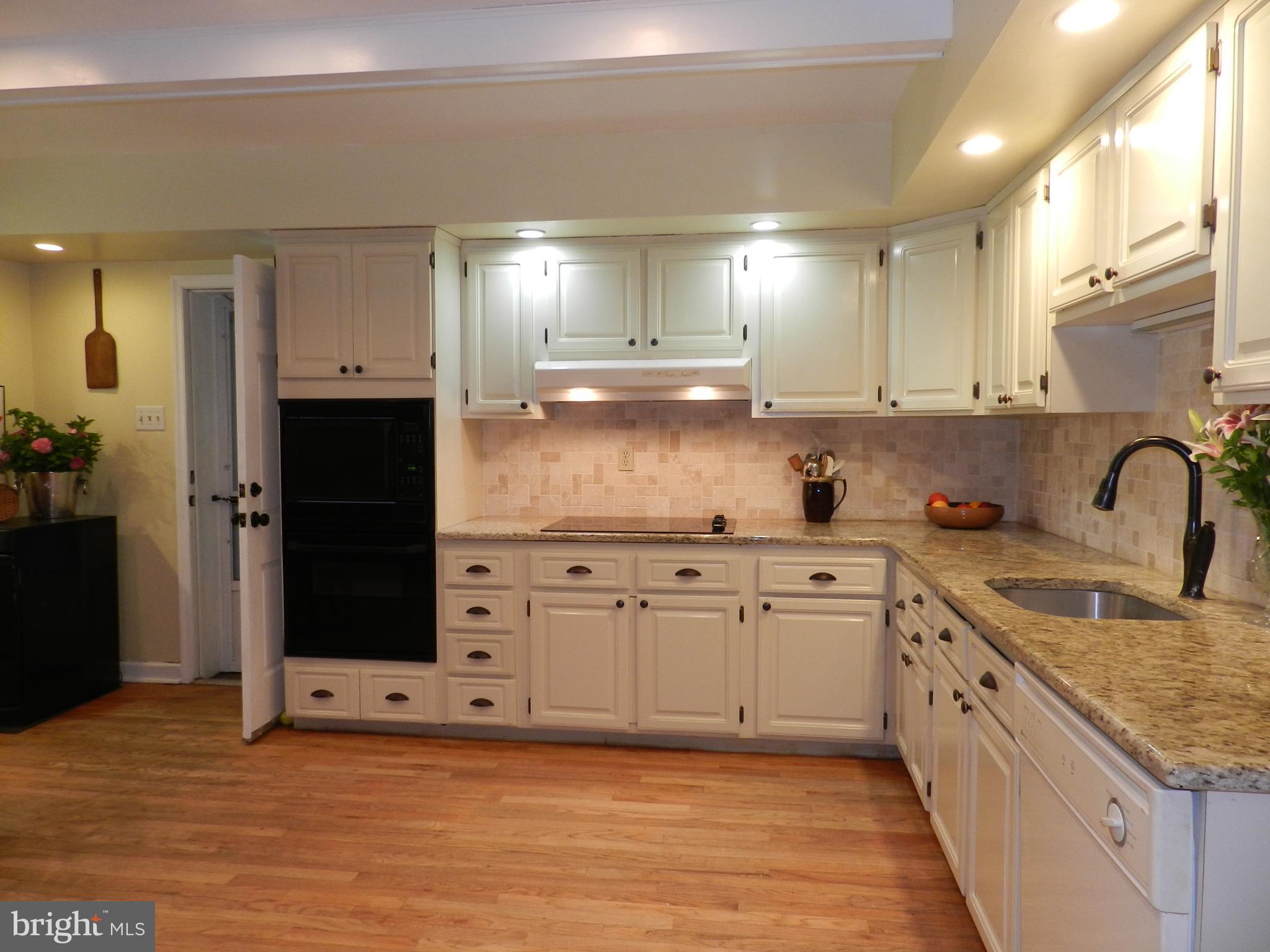 733 Hillview Road Malvern, PA 19355 - Photo 12 of 61 Granite Kitchen