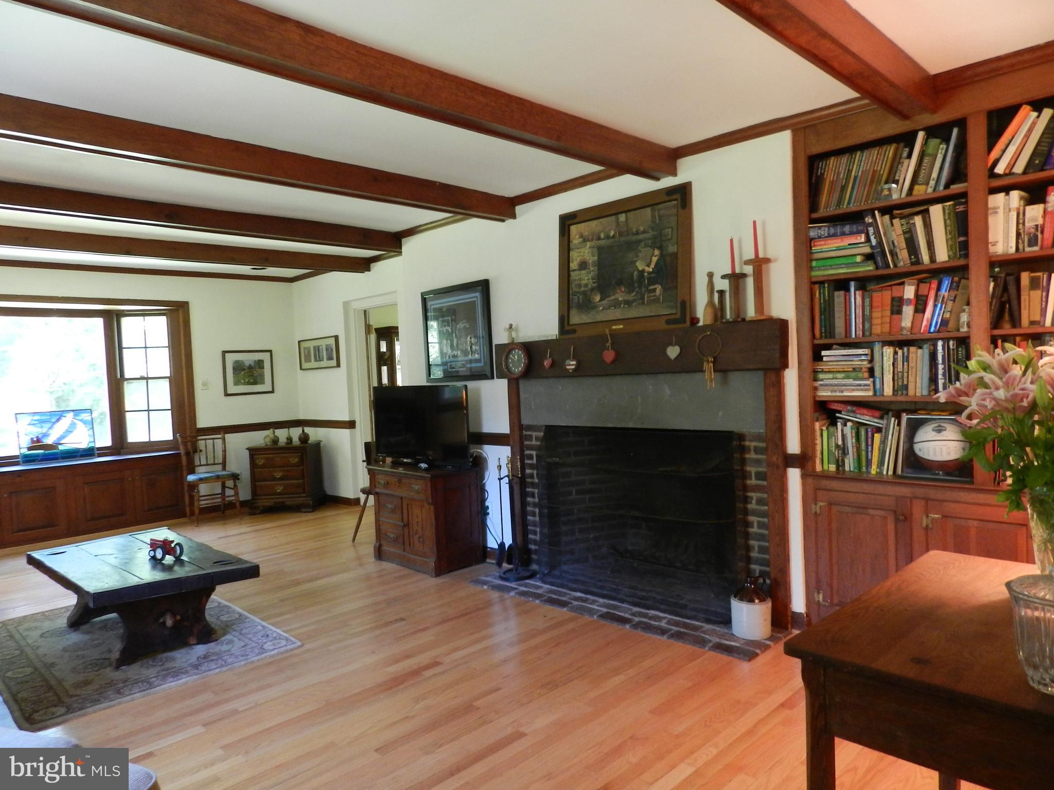 733 Hillview Road Malvern, PA 19355 - Photo 18 of 61 Spacious Comfy Family Rm