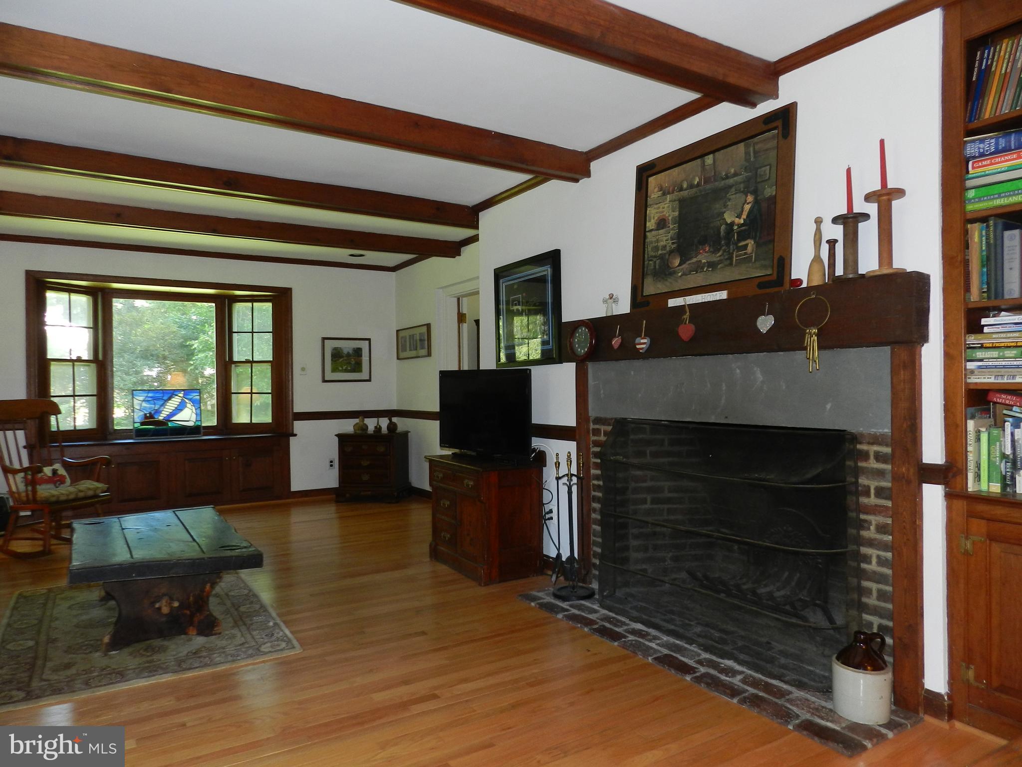 733 Hillview Road Malvern, PA 19355 - Photo 20 of 61 Bay window seat in Family Rm