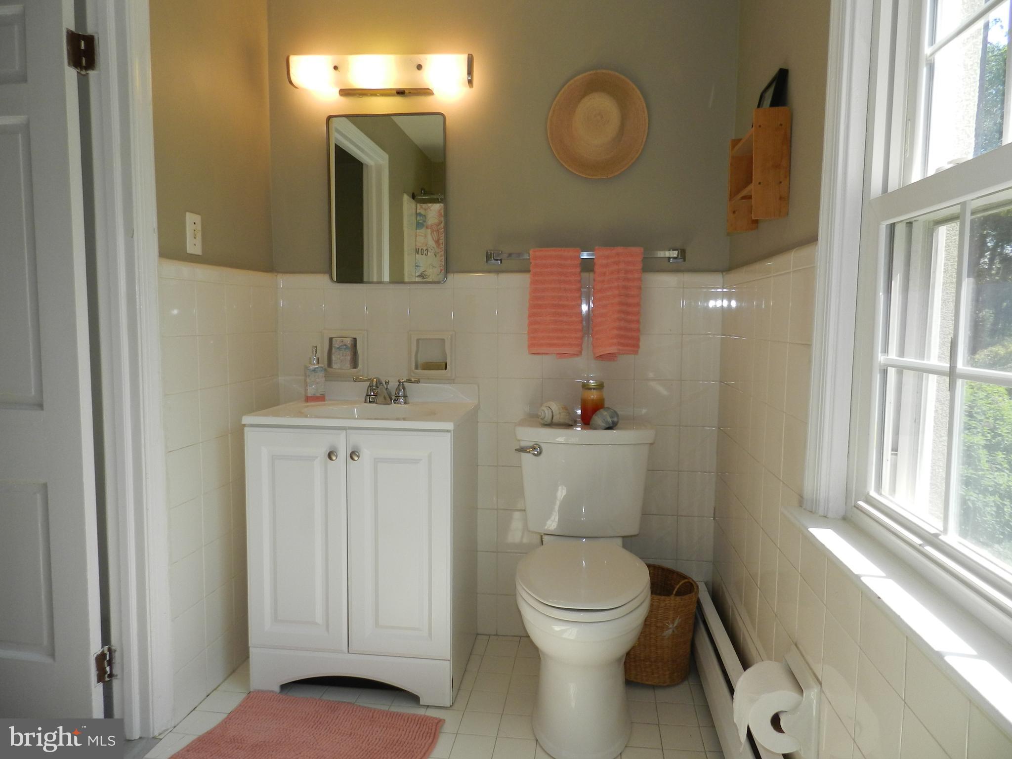 733 Hillview Road Malvern, PA 19355 - Photo 39 of 61 Hall Bath