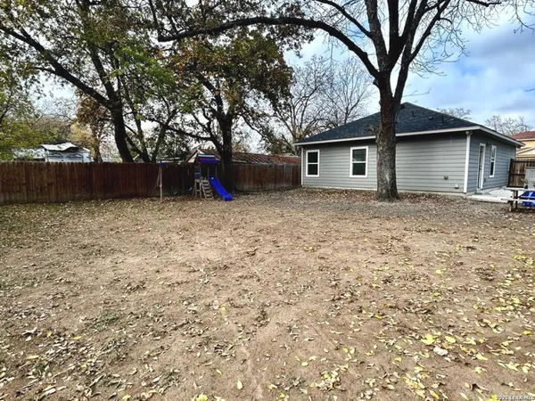 $1,700 | 1214 Chalmers Avenue, San Antonio, TX 78211