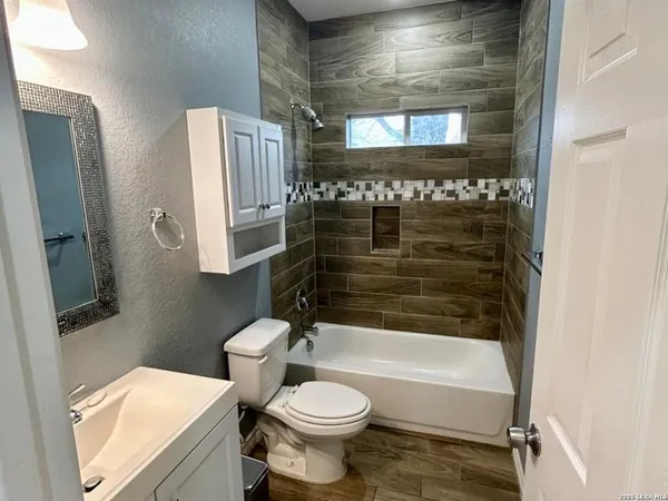 $1,700 | 1214 Chalmers Avenue, San Antonio, TX 78211