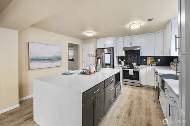 $849,500 | 25912 35th Place South, Kent, WA 98032