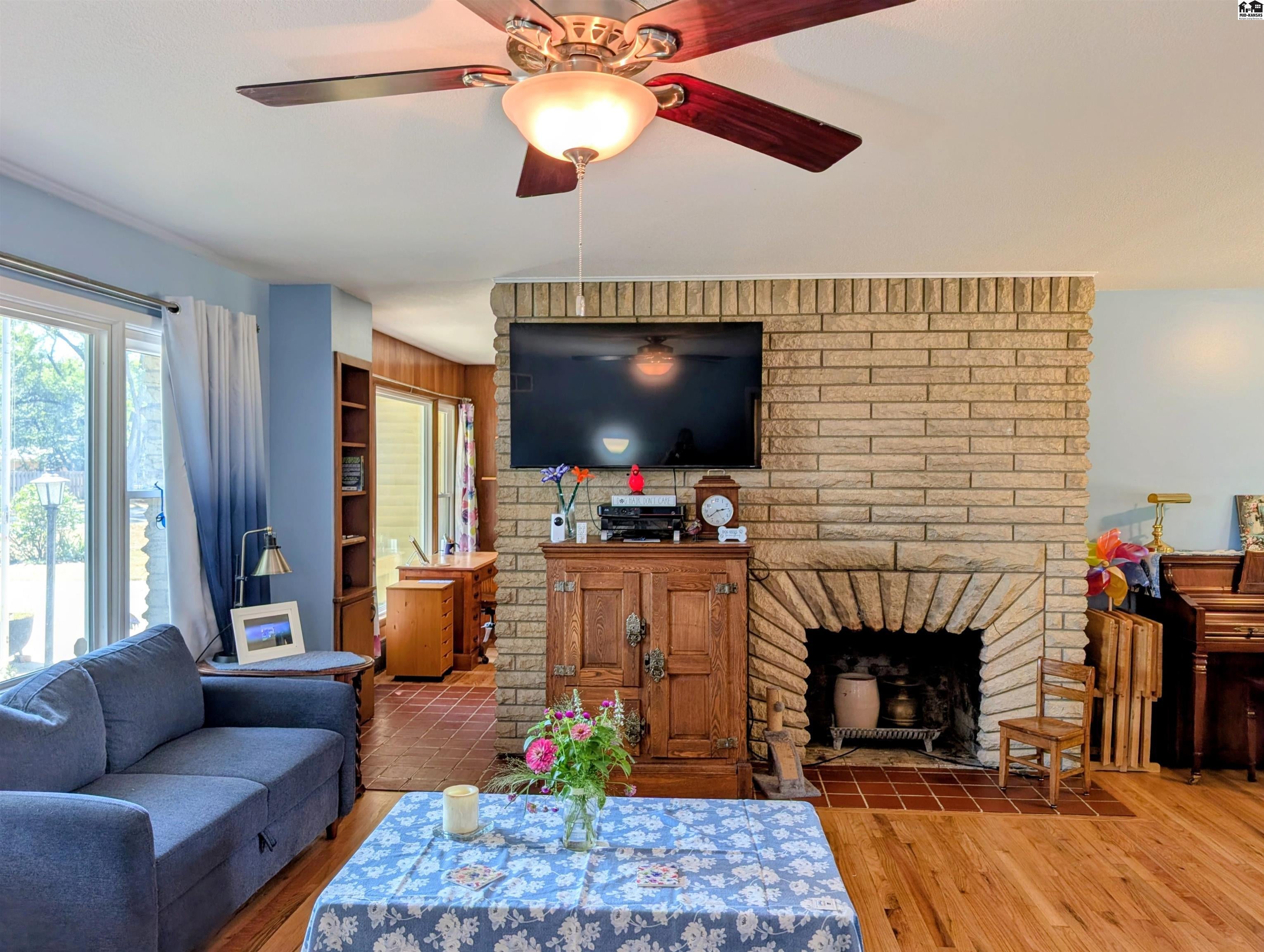 414 Random Road Newton, KS 67114 - Photo 3 of 28 Gallery Image 3