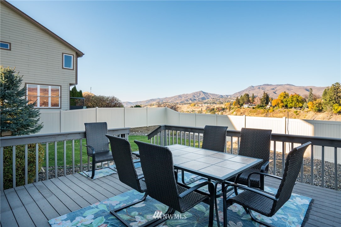 2221 Honeysett Road Wenatchee, WA 98801 - Photo 2 of 40 Gallery Image 2