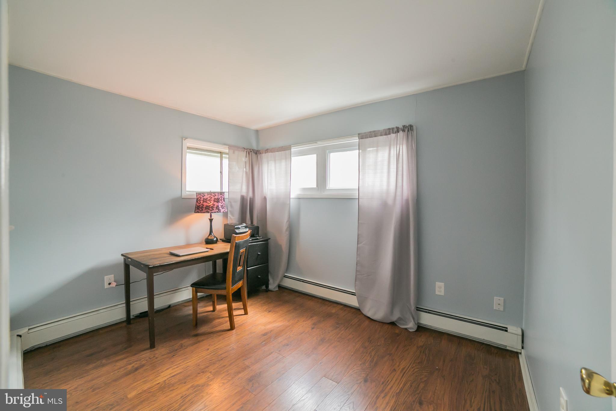 54 Queens Bridge Road Levittown, PA 19057 - Photo 12 of 25 Gallery Image 12