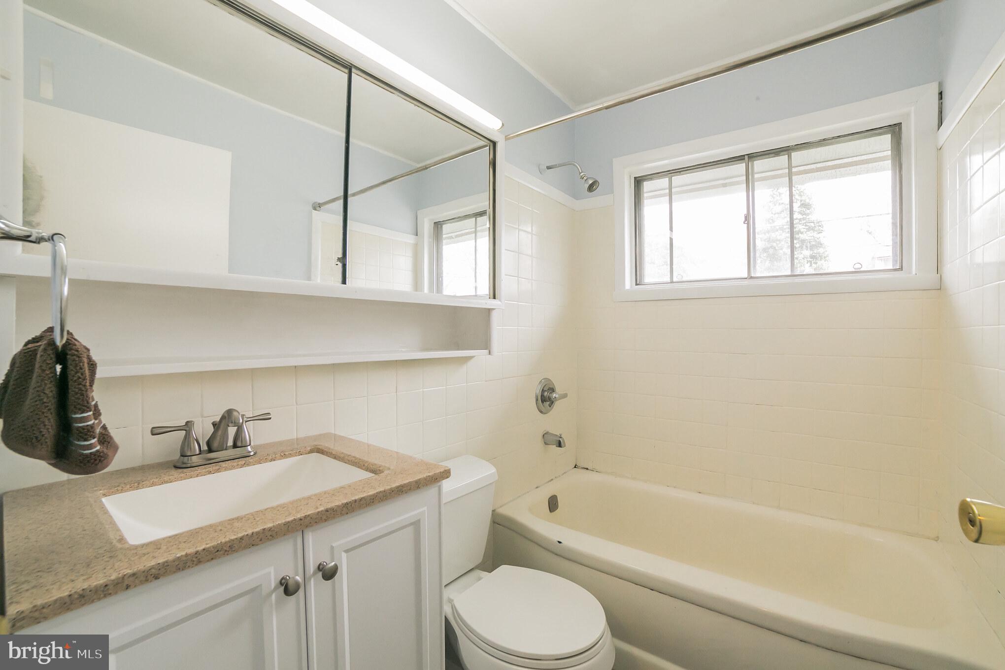 54 Queens Bridge Road Levittown, PA 19057 - Photo 13 of 25 Gallery Image 13