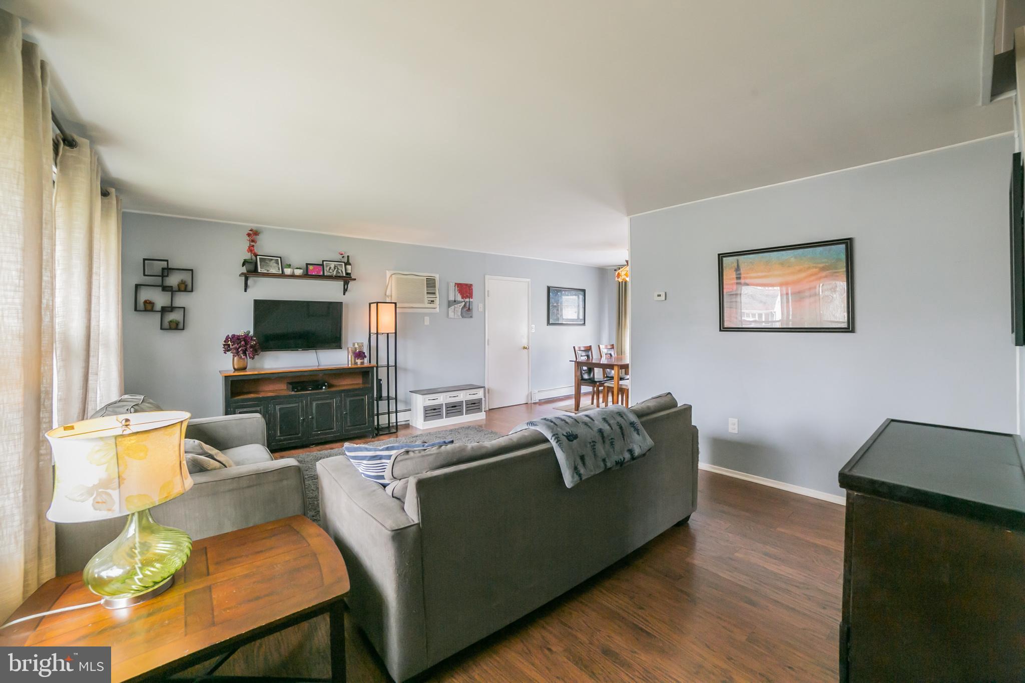 54 Queens Bridge Road Levittown, PA 19057 - Photo 4 of 25 Gallery Image 4
