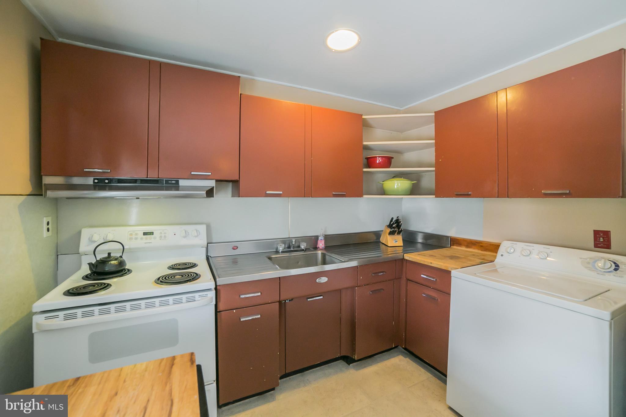 54 Queens Bridge Road Levittown, PA 19057 - Photo 9 of 25 Gallery Image 9