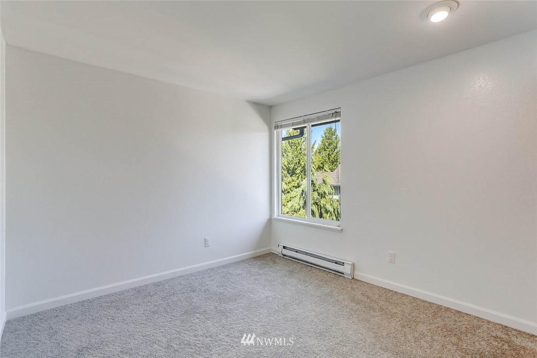 2515 Northeast 4th Street, Unit 531 Renton, WA 98056 - Photo 21 of 28 an empty room with windows