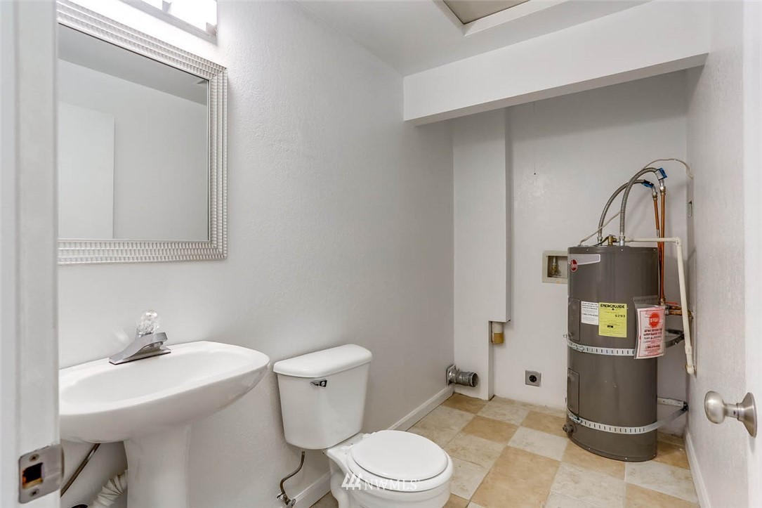2515 Northeast 4th Street, Unit 531 Renton, WA 98056 - Photo 24 of 28 a bathroom with a toilet sink and mirror
