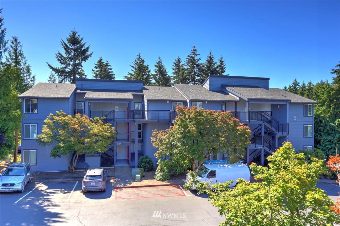 2515 Northeast 4th Street, Unit 531 Renton, WA 98056 - Photo 4 of 28 a house view with a garden space