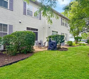 $300,000 | 2886 Falling Waters Lane, Lindenhurst, IL 60046