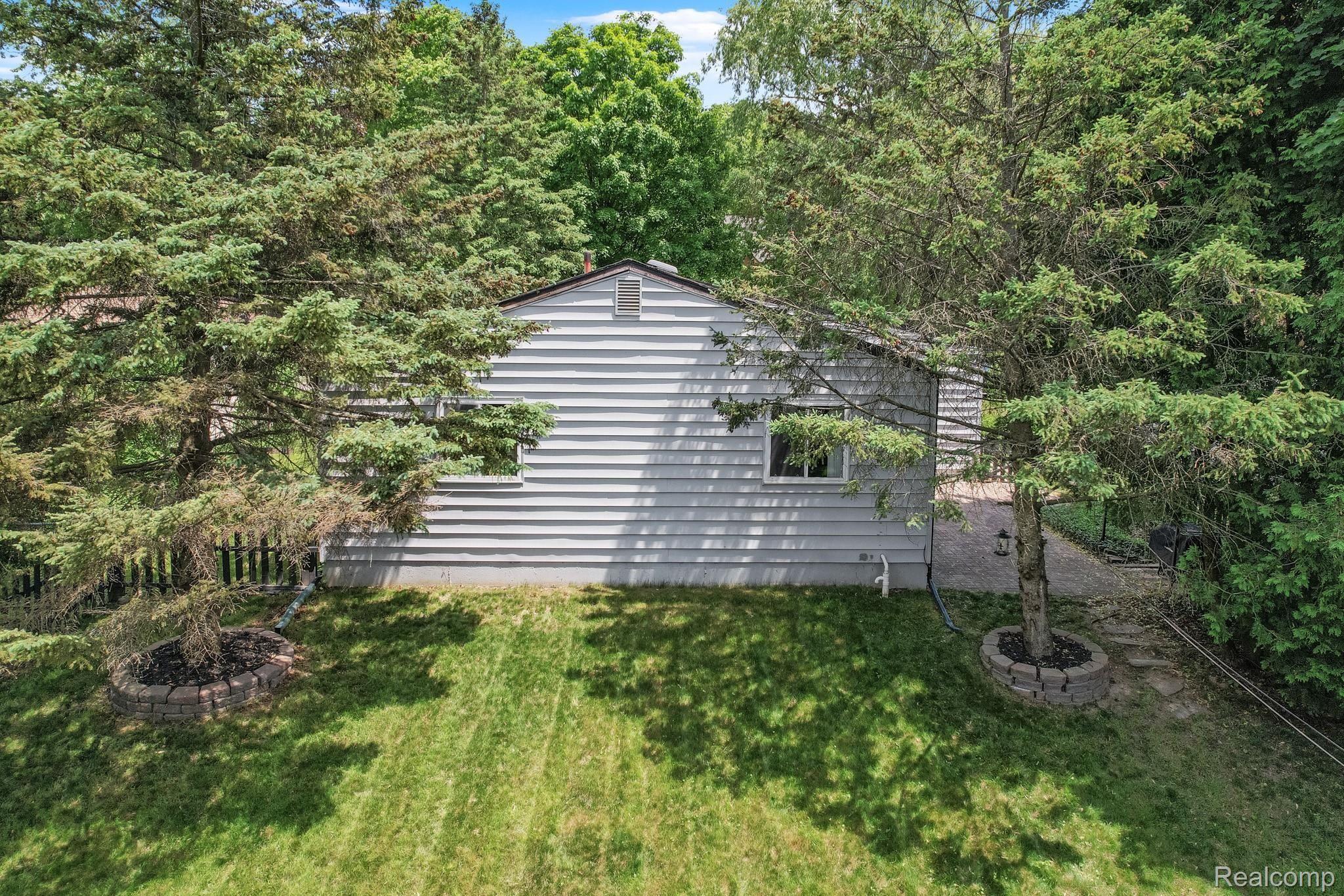 3440 Cone Avenue Rochester, MI 48309 - Photo 22 of 26 Backyard view