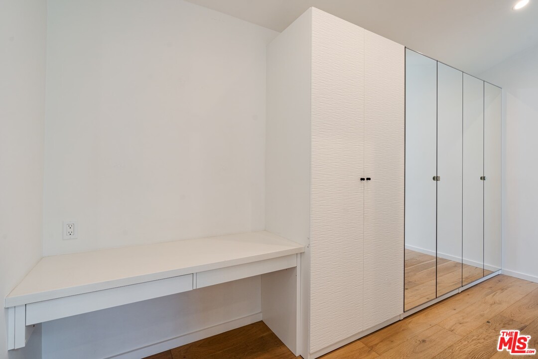 4518 Alla Road Los Angeles, CA 90066 - Photo 15 of 23 a view of small space with wooden floor