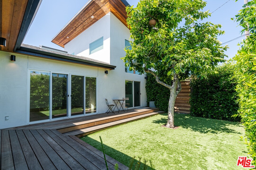 4518 Alla Road Los Angeles, CA 90066 - Photo 18 of 23 a view of a house with pool porch and wooden floor