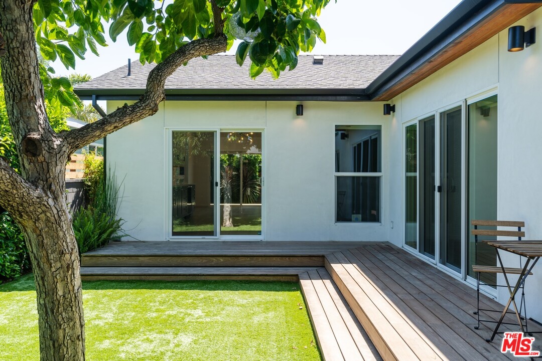 4518 Alla Road Los Angeles, CA 90066 - Photo 19 of 23 a view of a house with a swimming pool