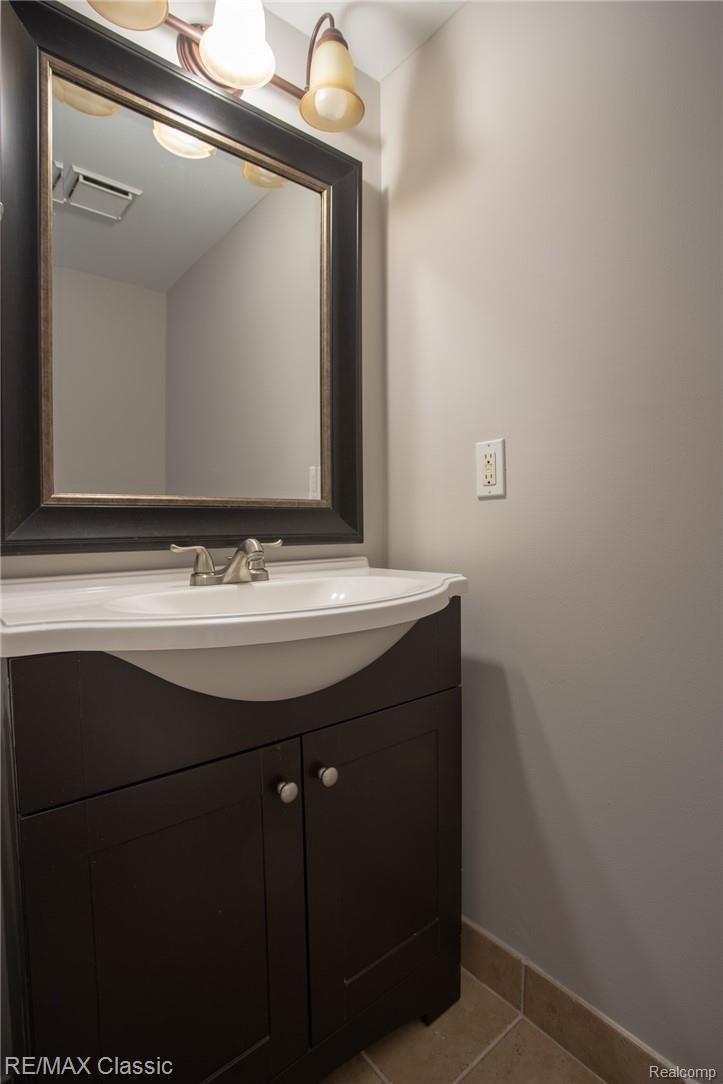 22130 Edgewater Novi, MI 48375 - Photo 18 of 22 Edgewater-16.jpg