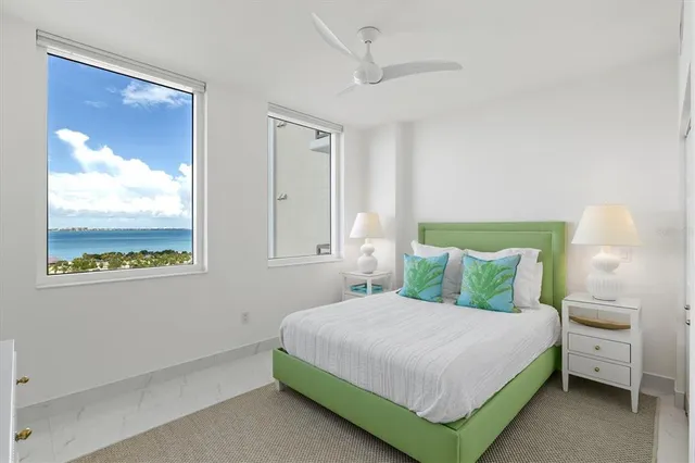 $1,175,000 | 800 North Tamiami Trail, Unit 1111, Sarasota, FL 34236