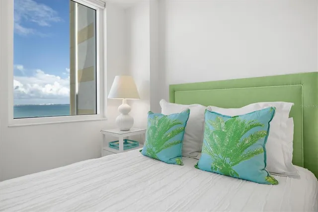 $1,175,000 | 800 North Tamiami Trail, Unit 1111, Sarasota, FL 34236