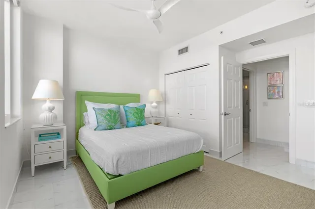 $1,175,000 | 800 North Tamiami Trail, Unit 1111, Sarasota, FL 34236